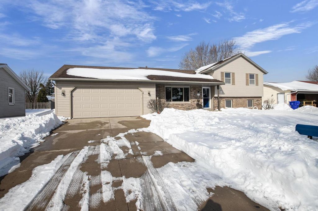Photo of 39 Welcome CIRCLE, Appleton, WI 54915 (MLS # 50322469)