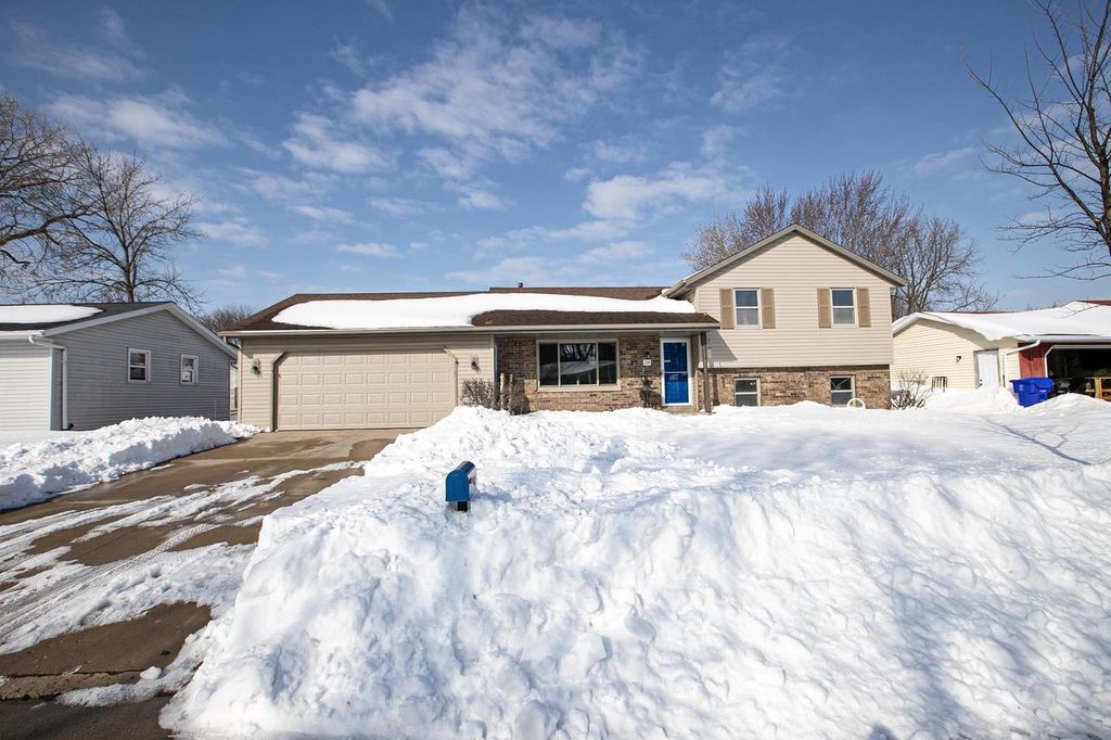 Photo of 39 Welcome CIRCLE, Appleton, WI 54915 (MLS # 50322469)