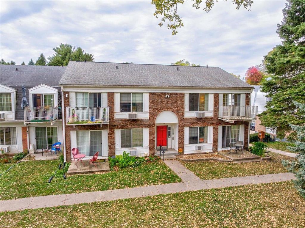 Photo of 2136 Allen BOULEVARD #3, Middleton, WI 53562 (MLS # 2010881)