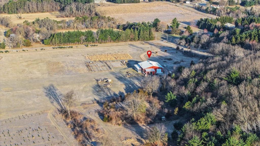 Photo of E2985 Bunker ROAD, Waupaca, WI 54981 (MLS # 50323418)