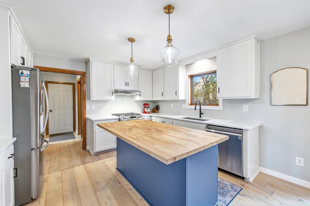 Photo of 2074 Bradbury LANE, Green Bay, WI 54313 (MLS # 50318141)