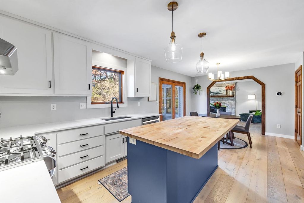 Photo of 2074 Bradbury LANE, Green Bay, WI 54313 (MLS # 50318141)