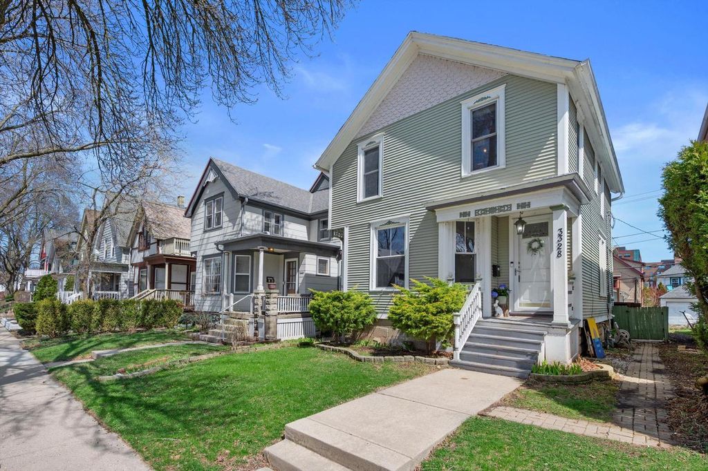 Photo of 3328 N Bartlett AVENUE, Milwaukee, WI 53211 (MLS # 1958572)