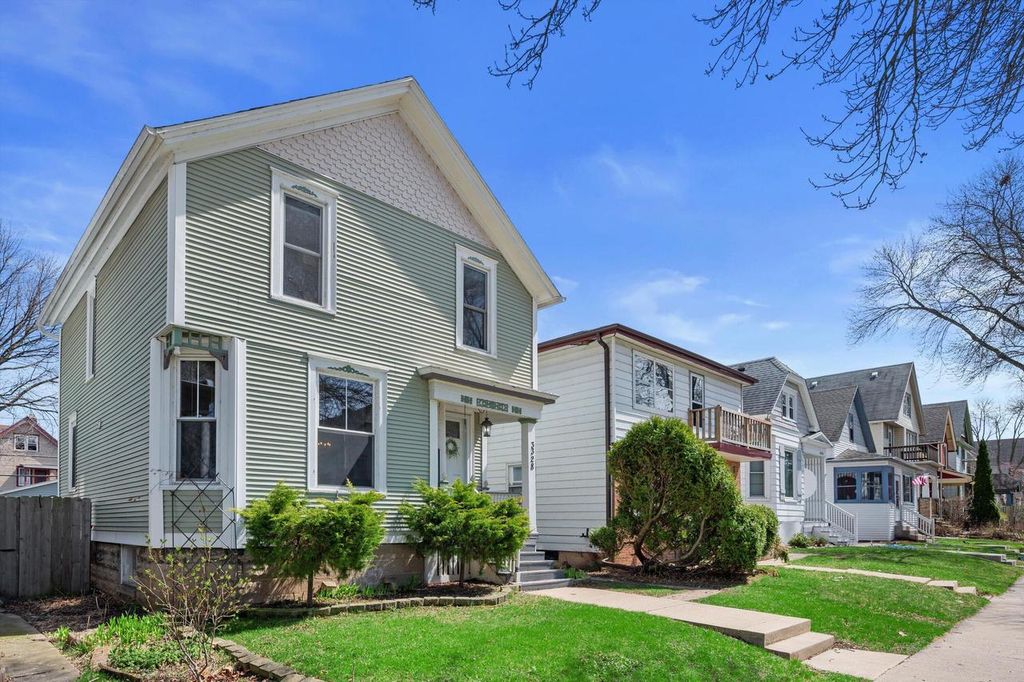 Photo of 3328 N Bartlett AVENUE, Milwaukee, WI 53211 (MLS # 1958572)