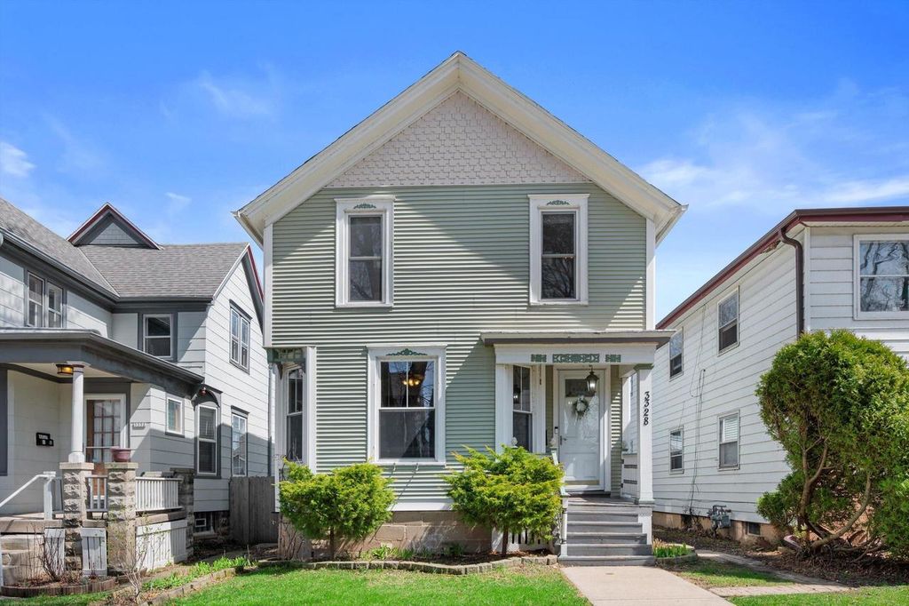 Photo of 3328 N Bartlett AVENUE, Milwaukee, WI 53211 (MLS # 1958572)