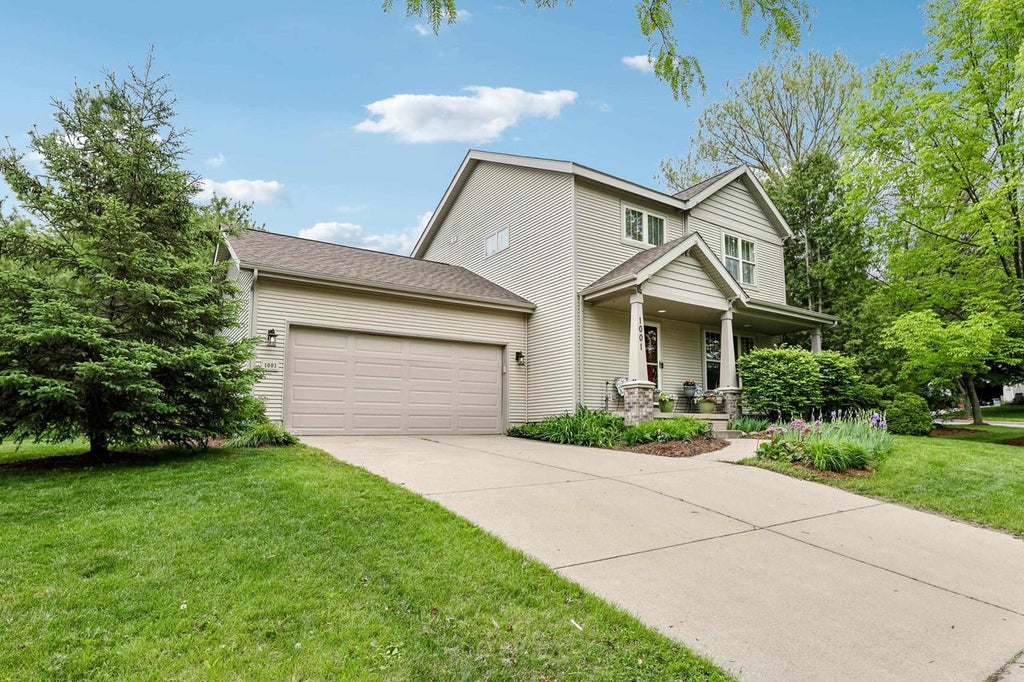 Photo of 1001 Glacier Hill DRIVE, Madison, WI 53704 (MLS # 2024122)