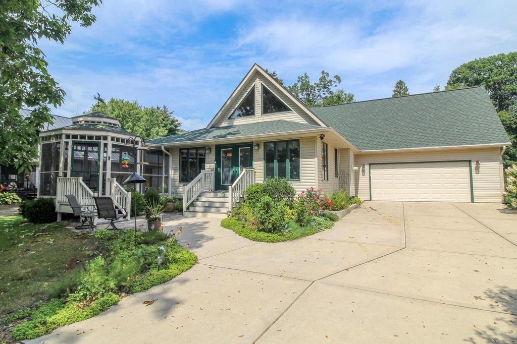 Photo of W9056 Ripley ROAD, Cambridge, WI 53523 (MLS # 2031935)