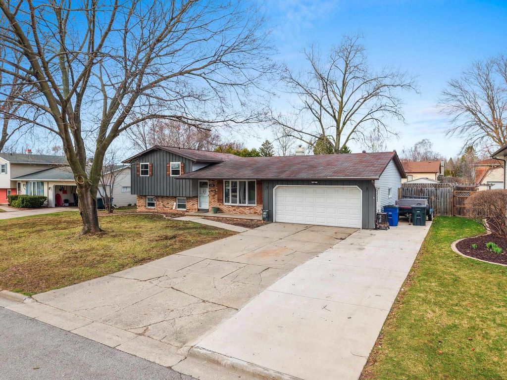 Photo of 1156 Sharie LANE, Green Bay, WI 54304 (MLS # 50323777)