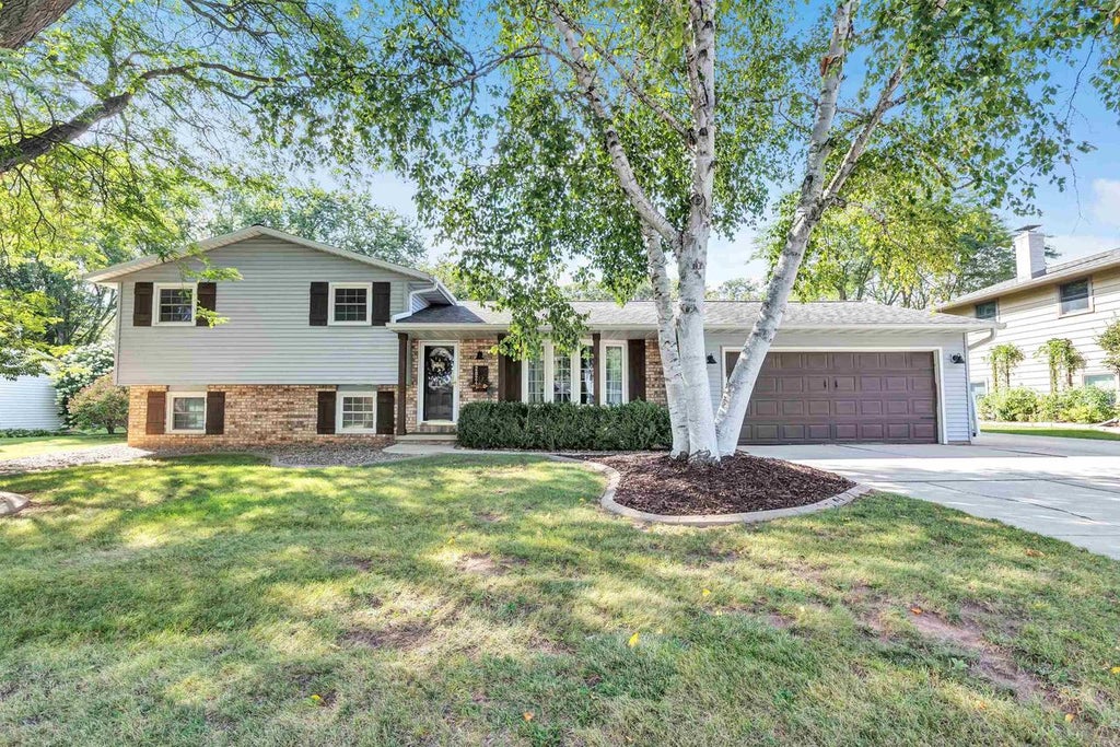 Photo of 2824 Otto COURT, Green Bay, WI 54313 (MLS # 50331753)