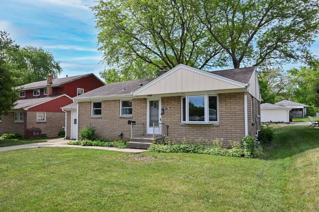 Photo of 1715 Monroe AVENUE, South Milwaukee, WI 53172 (MLS # 1965589)