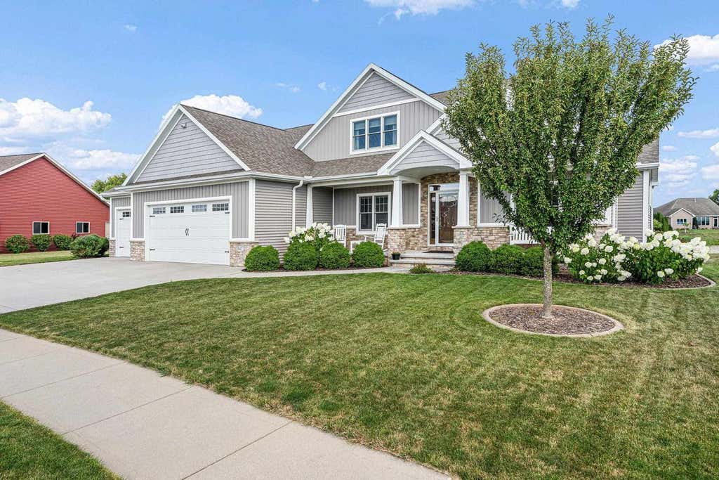 Photo of 647 Rusch DRIVE, Combined Locks, WI 54113 (MLS # 50331231)