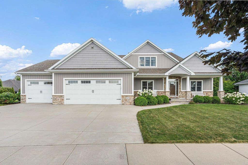 Photo of 647 Rusch DRIVE, Combined Locks, WI 54113 (MLS # 50331231)