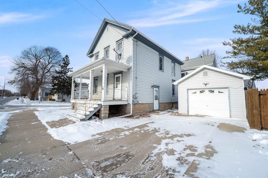 Photo of 602 Ceape AVENUE, Oshkosh, WI 54901 (MLS # 50320285)