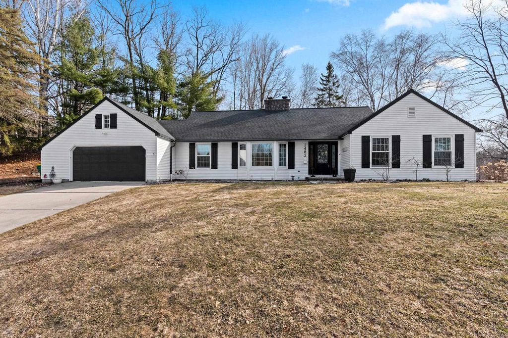 Photo of 2482 Morning Star COURT, Green Bay, WI 54302 (MLS # 50323409)