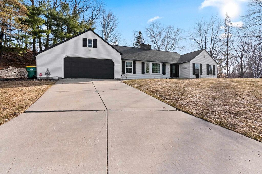 Photo of 2482 Morning Star COURT, Green Bay, WI 54302 (MLS # 50323409)