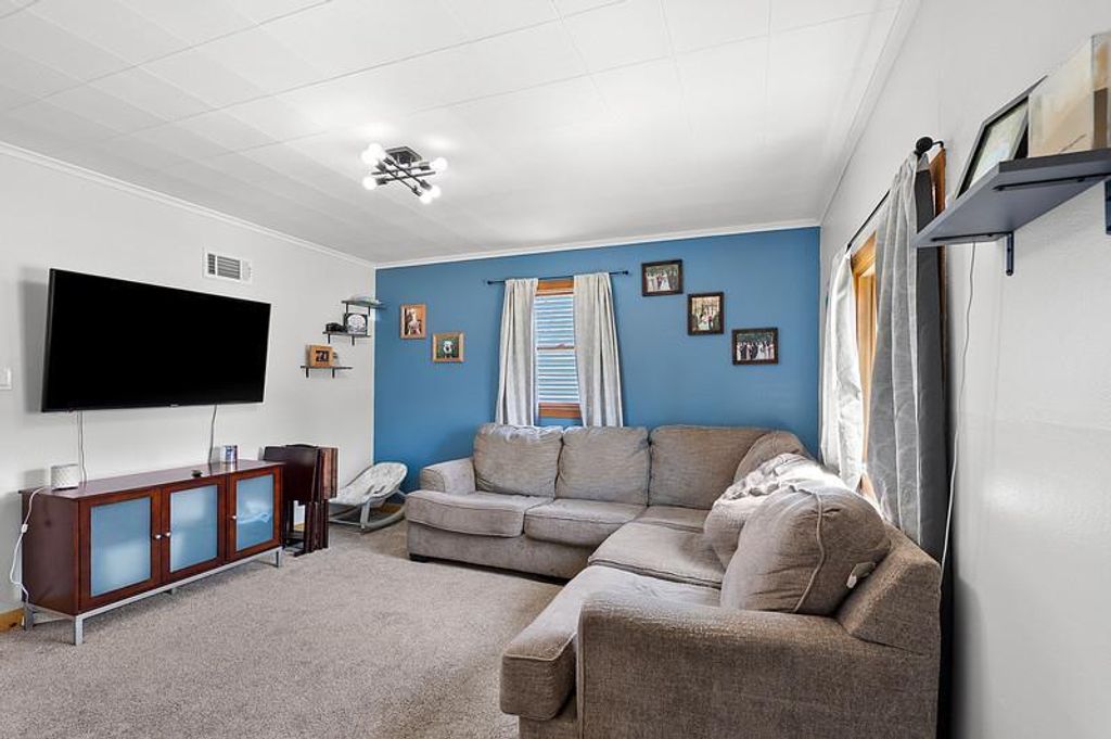 Photo of 1906 Columbia AVENUE, Oshkosh, WI 54901 (MLS # 50325493)