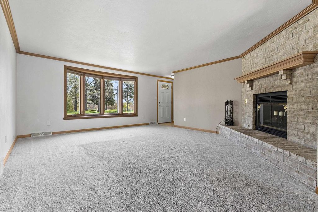 Photo of 1436 Crestwood DRIVE, Green Bay, WI 54313 (MLS # 50325434)