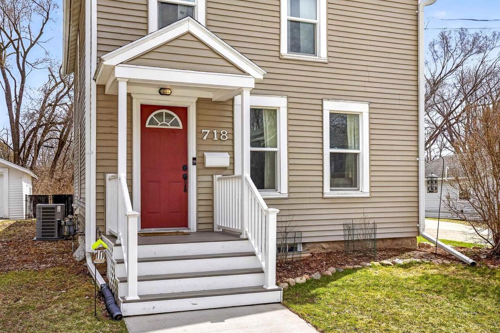 Photo of 718 N Harriman STREET, Appleton, WI 54911 (MLS # 50323523)