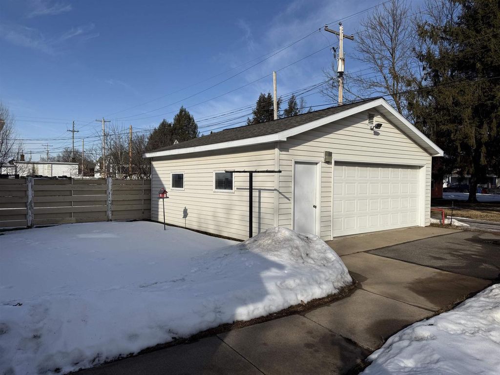Photo of 618 E Bridge STREET, Wausau, WI 54403 (MLS # 22600600)