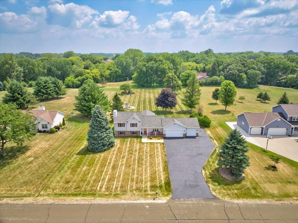 Photo of N7534 Burns ROAD, Beaver Dam, WI 53916 (MLS # 2028444)