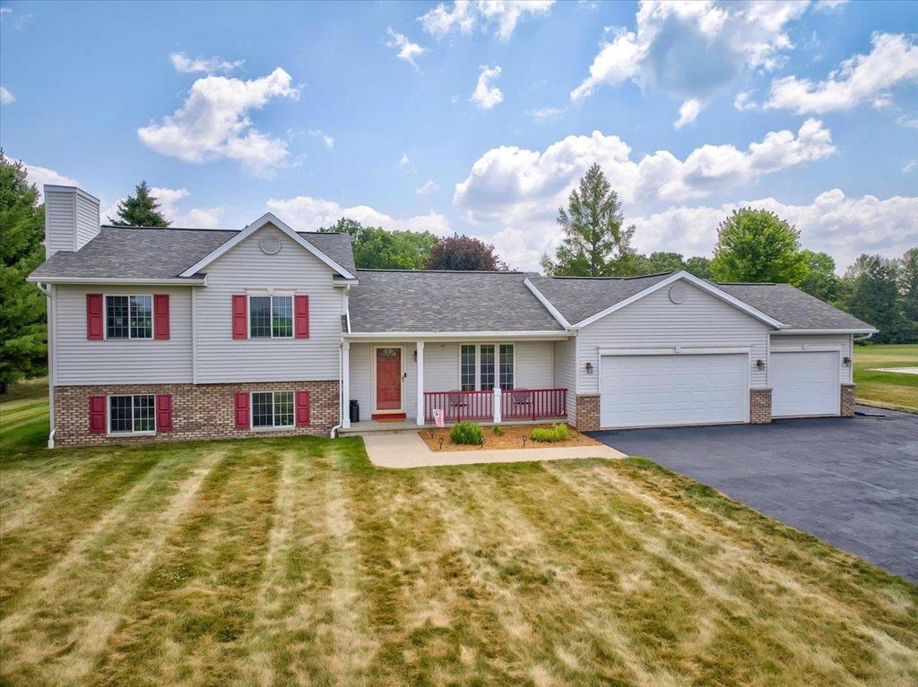 Photo of N7534 Burns ROAD, Beaver Dam, WI 53916 (MLS # 2028444)