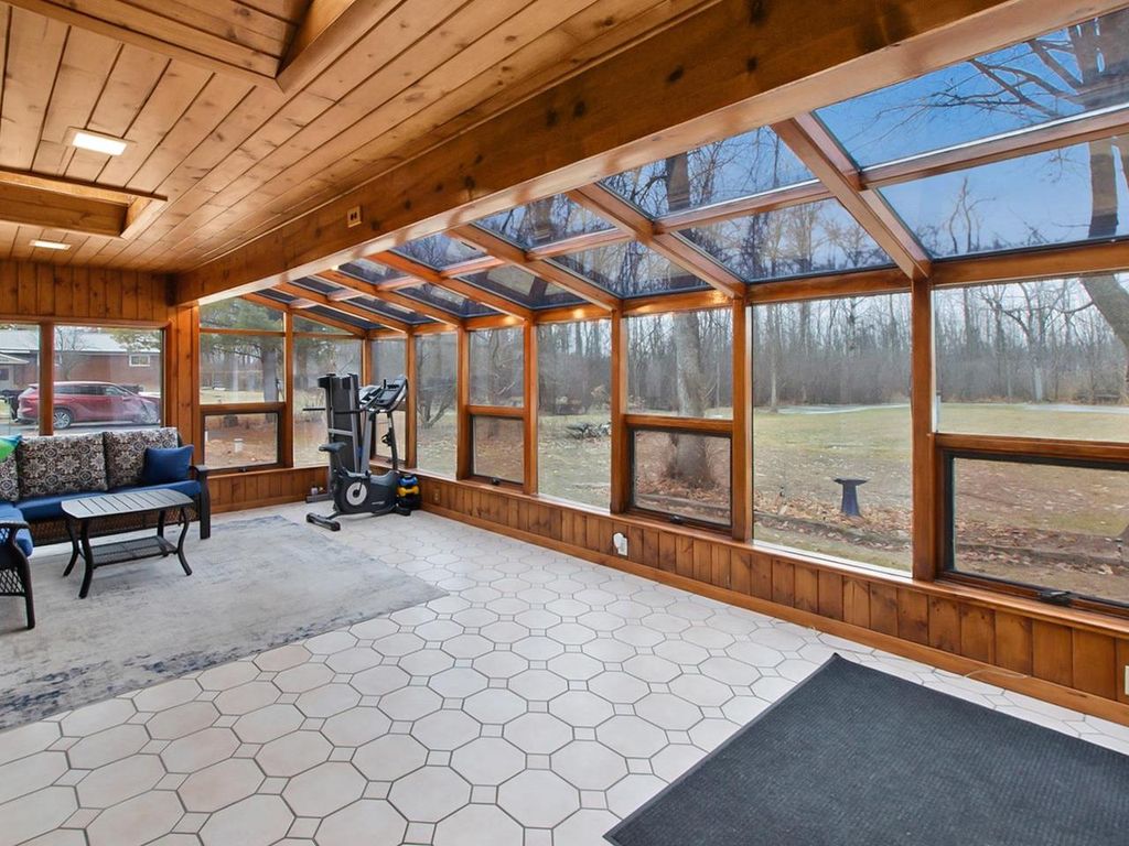 Photo of 1543 Lakeview DRIVE, Green Bay, WI 54313 (MLS # 50321874)