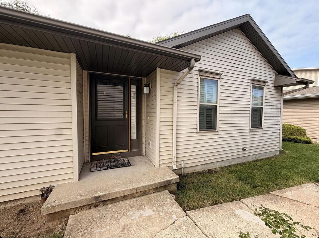 Photo of 25 Plum Tree Village, Beloit, WI 53511 (MLS # 2027509)