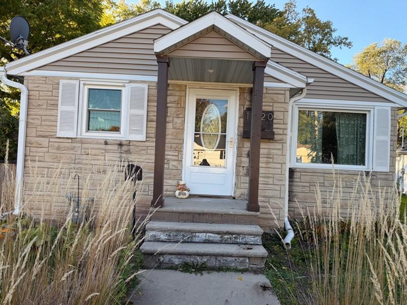 Photo of 1020 Wirtz AVENUE, Green Bay, WI 54304 (MLS # 50334193)