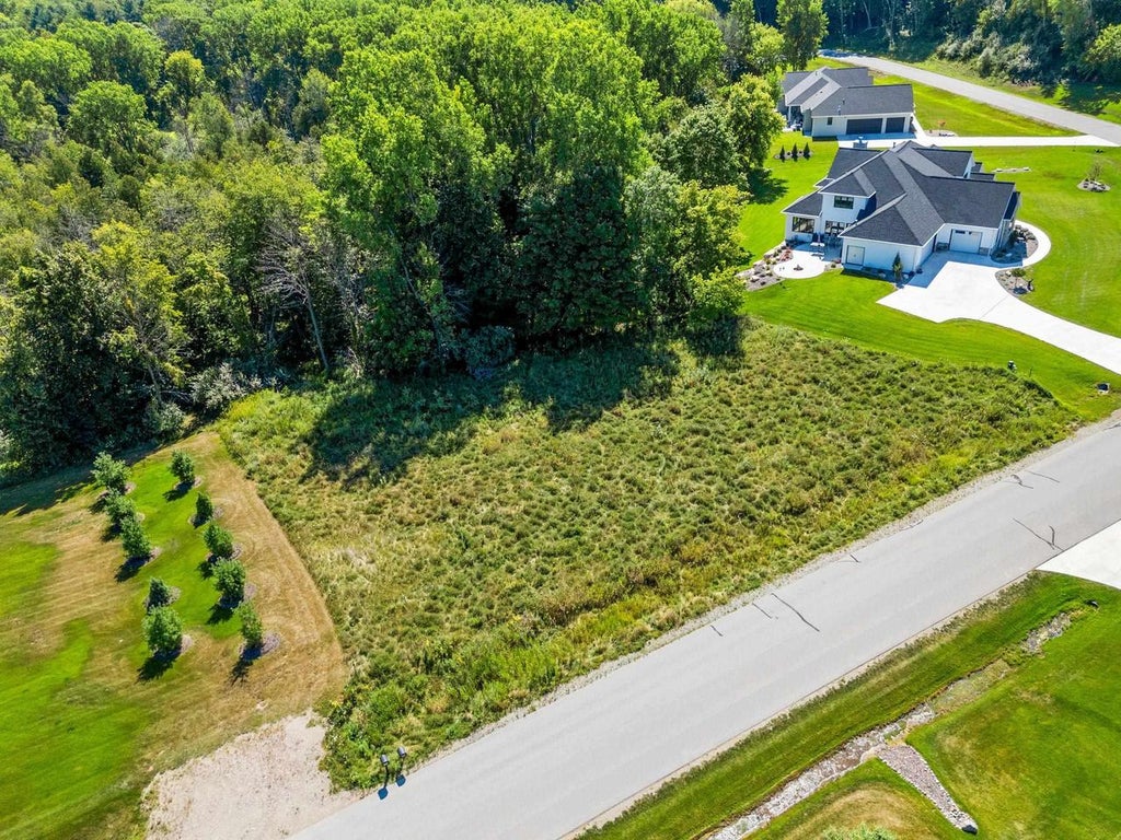 Photo of 2520 Breezeway Bluff COURT, Green Bay, WI 54313 (MLS # 50331176)