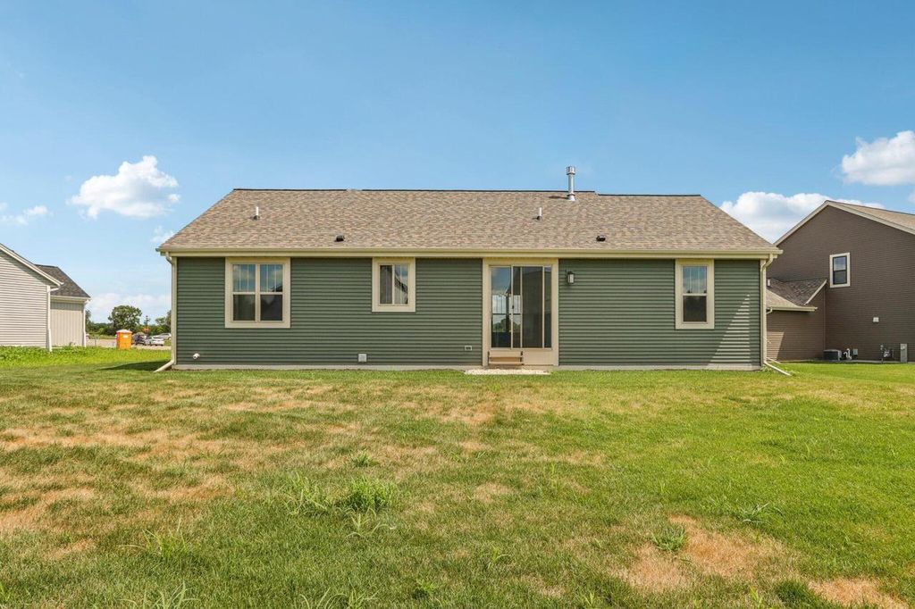 Photo of 2707 Mapleton AVENUE, East Troy, WI 53120 (MLS # 1947690)
