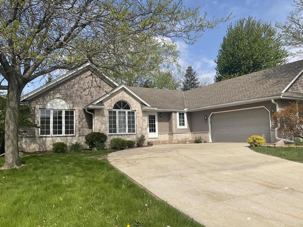 Photo of 2400 Judith LANE, Waukesha, WI 53188 (MLS # 1961827)