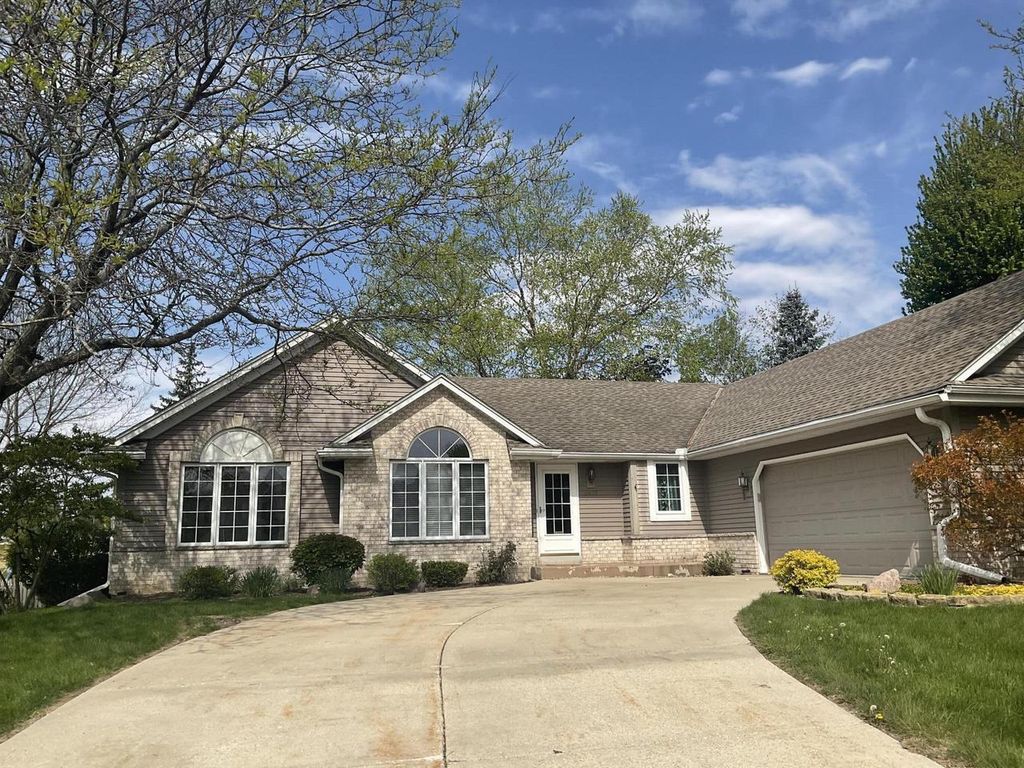 Photo of 2400 Judith LANE, Waukesha, WI 53188 (MLS # 1961827)
