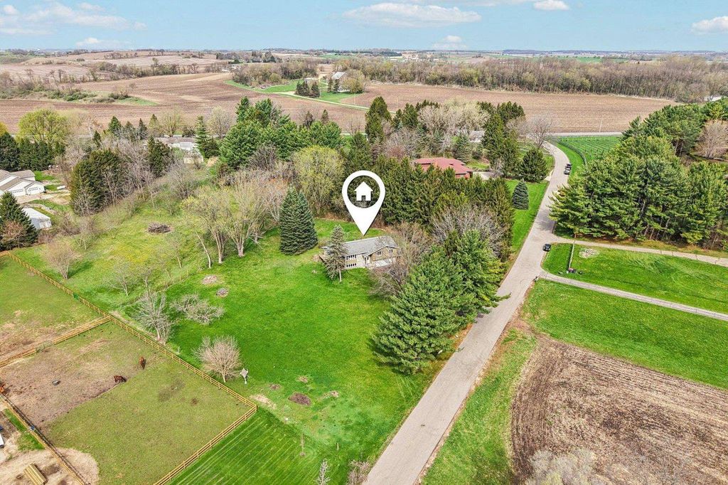 Photo of 5963 Cherokee Valley PASS, Waunakee, WI 53597 (MLS # 2020023)