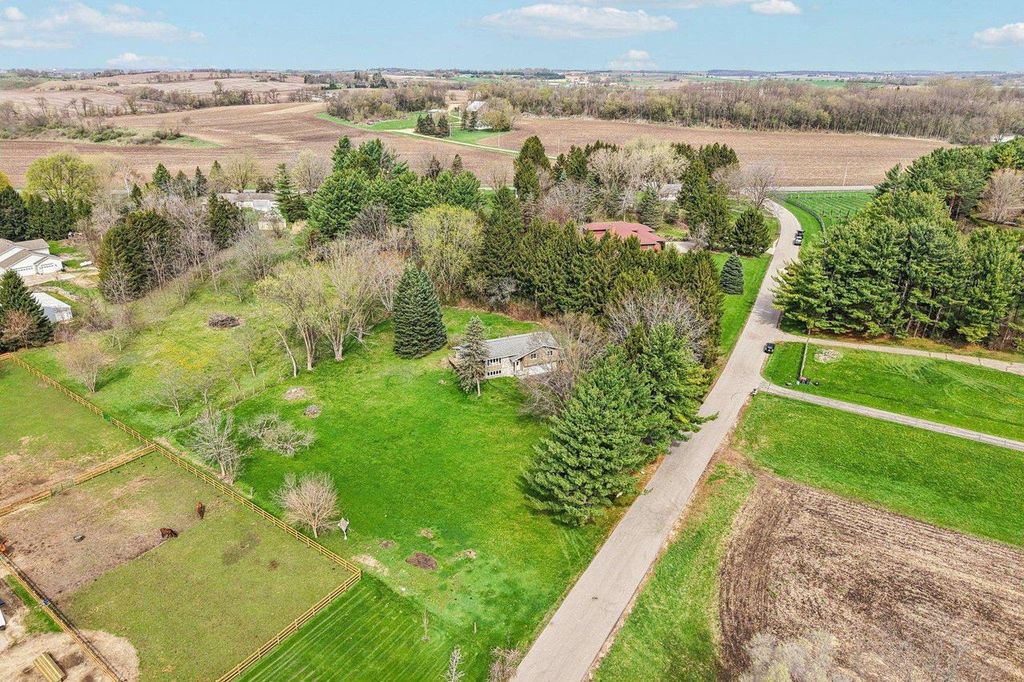 Photo of 5963 Cherokee Valley PASS, Waunakee, WI 53597 (MLS # 2020023)