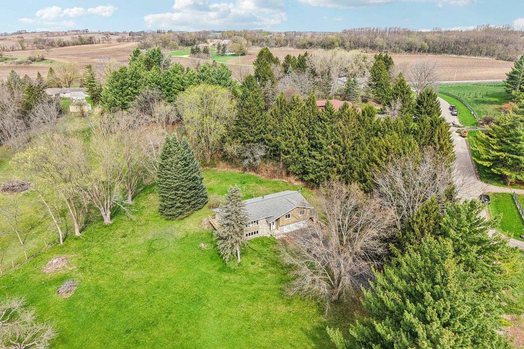 Photo of 5963 Cherokee Valley PASS, Waunakee, WI 53597 (MLS # 2020023)