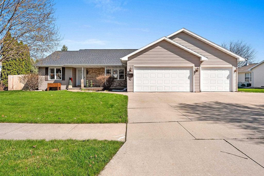 Photo of 512 Applewood DRIVE, Kimberly, WI 54136 (MLS # 50324118)