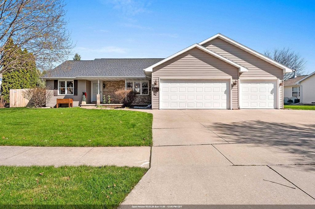 Photo of 512 Applewood DRIVE, Kimberly, WI 54136 (MLS # 50324118)