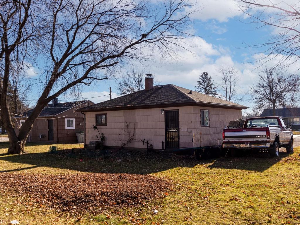 Photo of 6012 W Carmen AVENUE, Milwaukee, WI 53218 (MLS # 1948585)