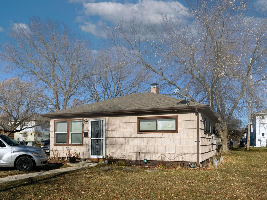 Photo of 6012 W Carmen AVENUE, Milwaukee, WI 53218 (MLS # 1948585)