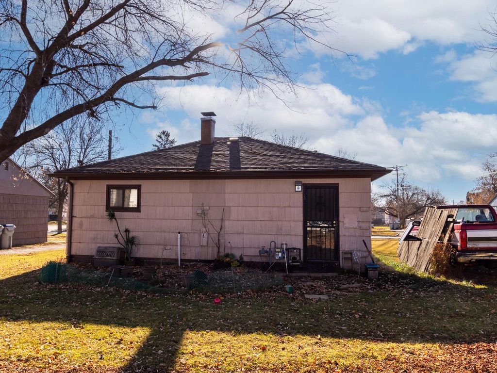 Photo of 6012 W Carmen AVENUE, Milwaukee, WI 53218 (MLS # 1948585)