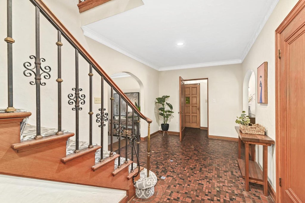 Photo of 660 Honey Creek PARKWAY, Wauwatosa, WI 53213 (MLS # 1979533)