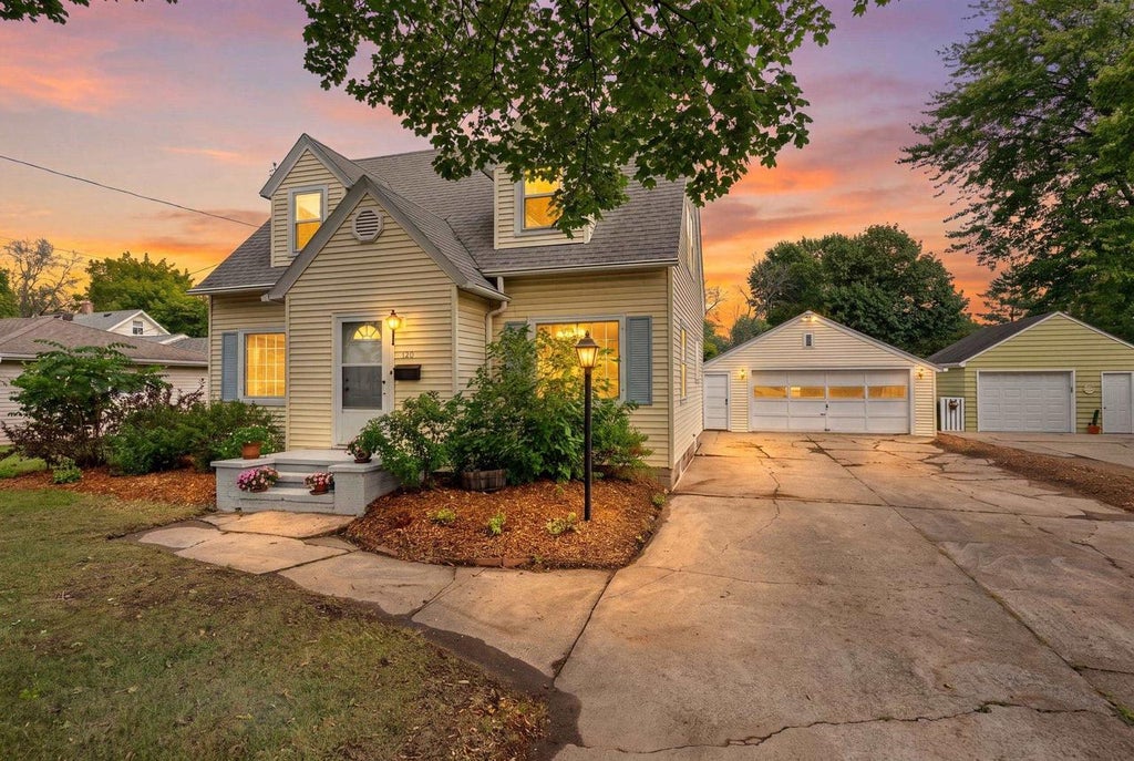Photo of 117 S Lincoln STREET, Kimberly, WI 54136 (MLS # 50331625)