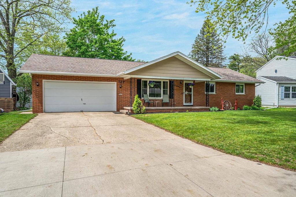 Photo of 127 N Humphrey CIRCLE, Shawano, WI 54166 (MLS # 50325803)