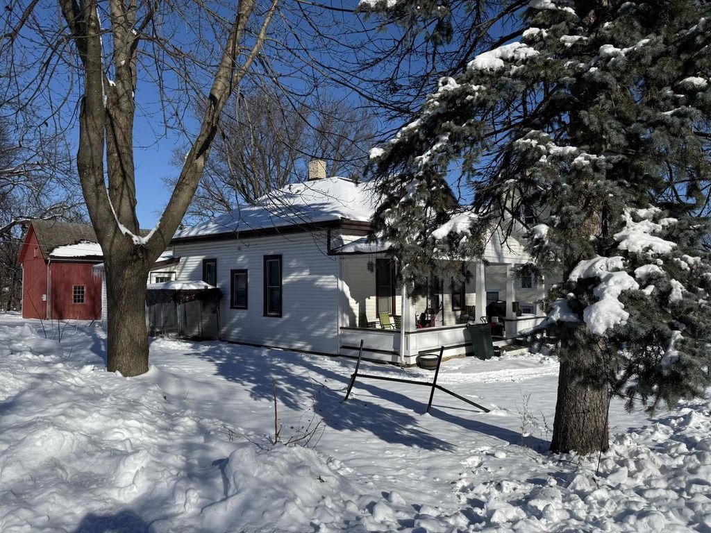 Photo of 225 Washington STREET, Mineral Point, WI 53565 (MLS # 2012667)
