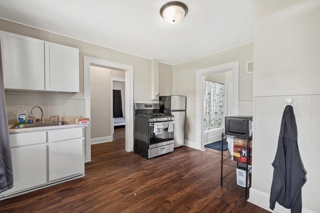 Photo of 1220 N Wisconsin STREET, Racine, WI 53402 (MLS # 1946722)