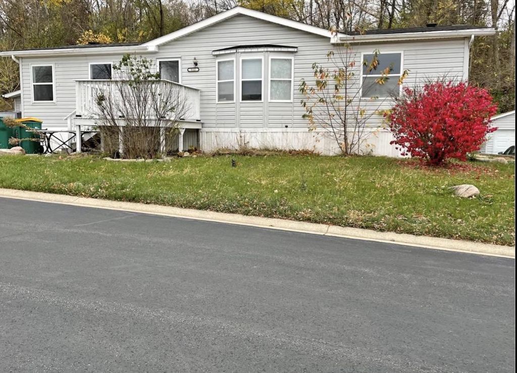 Photo of 512 Opal CIRCLE, Lannon, WI 53046 (MLS # 2015785)