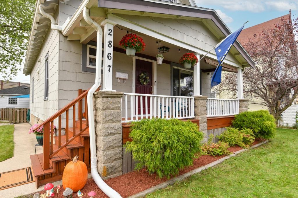 Photo of 2867 S Linebarger TERRACE, Milwaukee, WI 53207 (MLS # 1939325)
