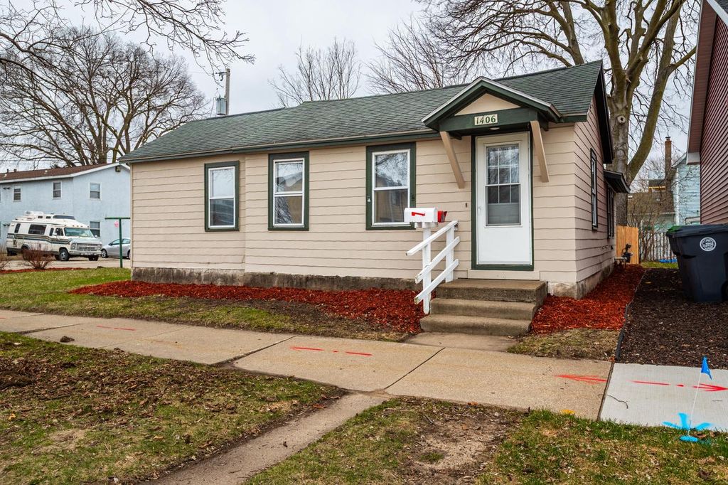 Photo of 1406 6th STREET SOUTH STREET S, La Crosse, WI 54601 (MLS # 1944584)