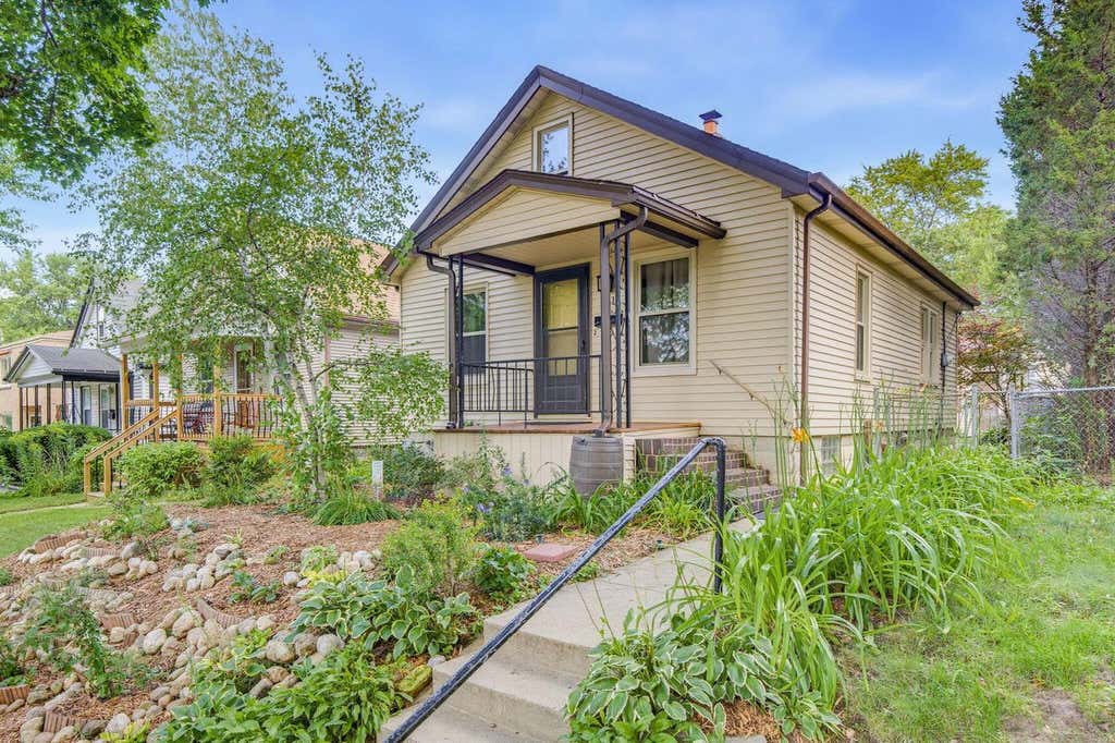 Photo of 3416 S Quincy AVENUE, Milwaukee, WI 53207 (MLS # 1976602)