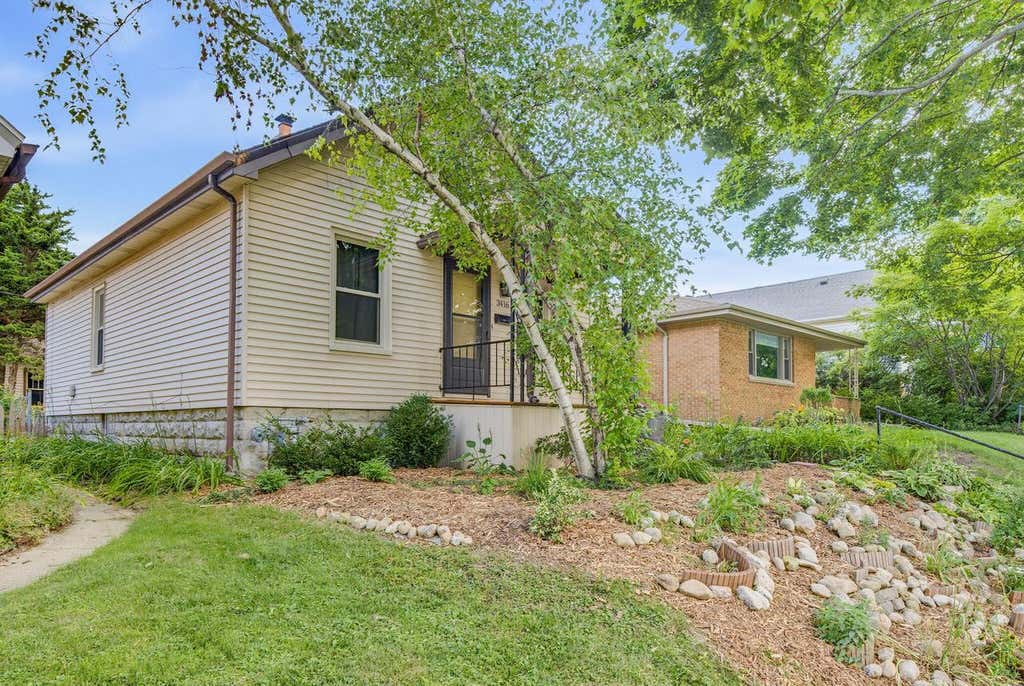 Photo of 3416 S Quincy AVENUE, Milwaukee, WI 53207 (MLS # 1976602)